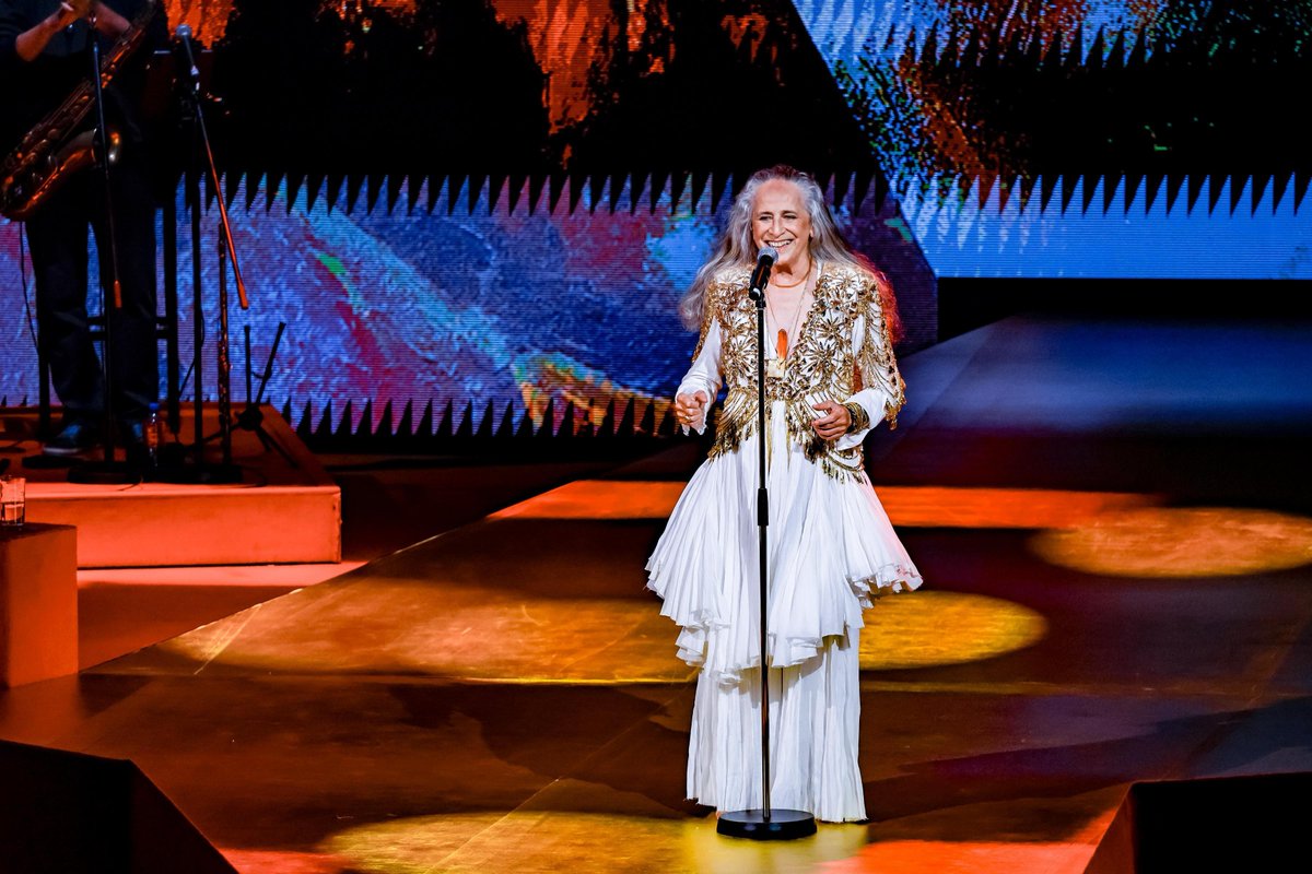 LulaOficial's tweet image. Imagens de uma noite memorável. Show da grande amiga e companheira Maria Bethânia. Um espetáculo que encantou e emocionou a todos e todas ✨
📸 @ricardostuckert