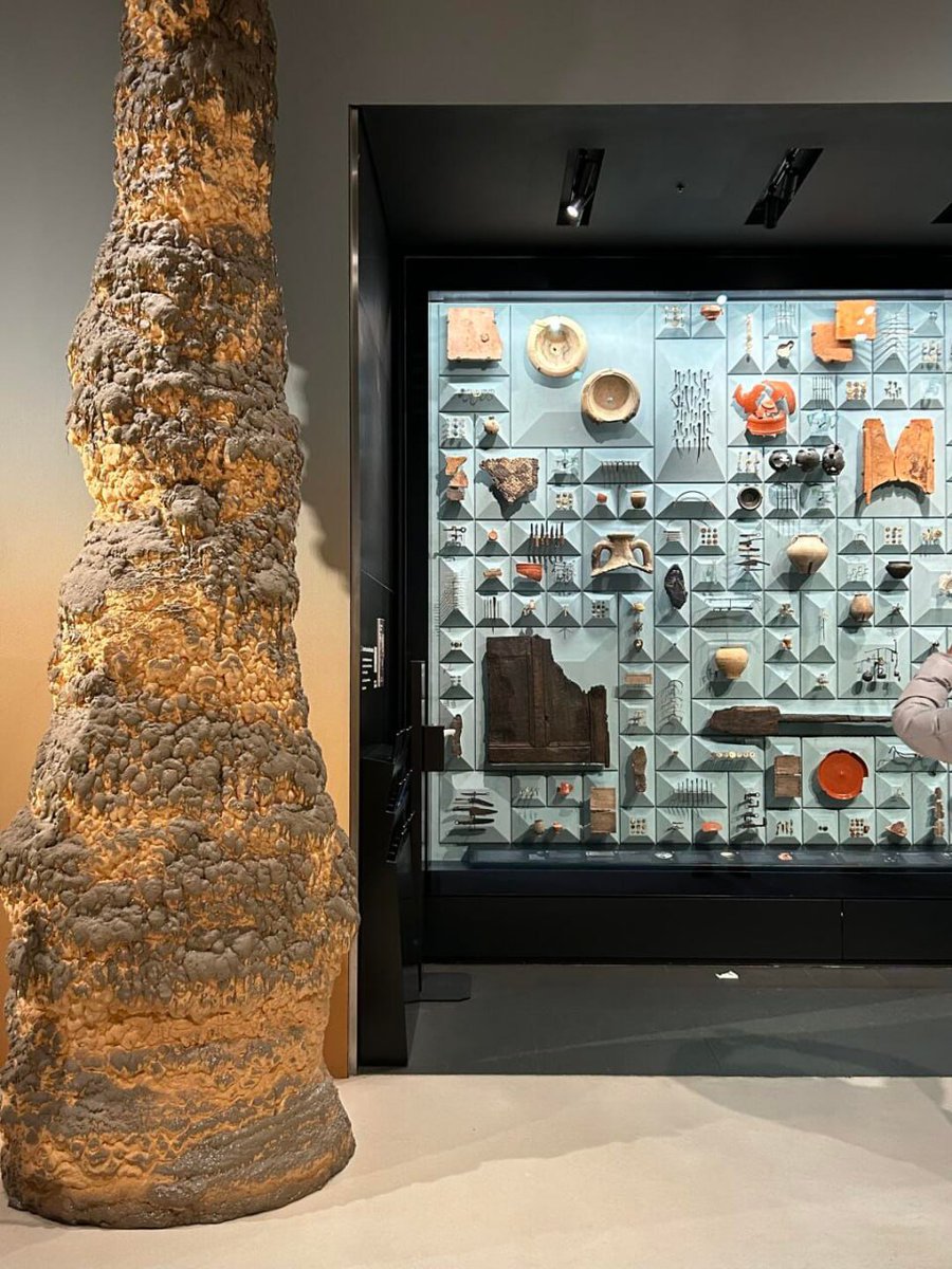 kily_h's tweet image. Discover the hidden depths of London&apos;s underground, where echoes of a Roman city lie beneath our bustling streets. 🏛🚇 Explore ancient remnants and immerse yourself in the rich history that shaped this vibrant metropolis. 🌍🔍