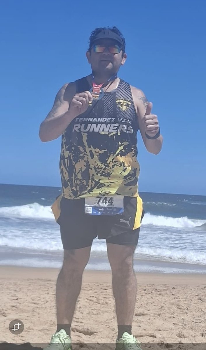 Tras correr el maratón de Viña del Mar, Andrés le dedicó unas palabras a Emilio Rivera: “MISION CUMPLIDA, SE LOGRÓ. MI MEDALLA DE LOS 42K SE LA DEDICO A MI AMIGO EMILIO QEPD, SIEMPRE DANDOME TUS BUENAS ENERGÍAS… VUELA ALTO AMIGO .”  <a href="/maratonvina/">Maratón de Viña del Mar</a> <a href="/CorporacionVial/">Corporación C.D.Fernández Vial</a> 💛🖤🕊️