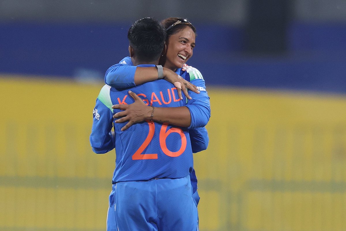 MaheshKumawat_'s tweet image. Are our girls any less than our boys?

Heartiest congratulations to Team India Women 🇮🇳

Our girls also defeated Pakistan.

Proud Of Team India. ❤️❤️

#INDvPAK #TeamIndia #INDWvPAKW