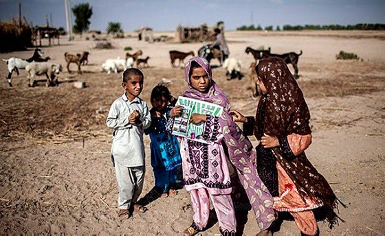 تحصیل از اساسی‌ترین حقوق شهروندان محسوب می‌شود، محروم کردن کودکان #بلوچ از این حق، نه تنها ضربه به آینده‌ی آن‌ها بلکه ضربه به آینده‌ی یک جامعه است.
فرصت کسب آگاهی و دانش و رشد نباید به هیچ بهانه‌ای از هیچ کودکی دریغ شود.
