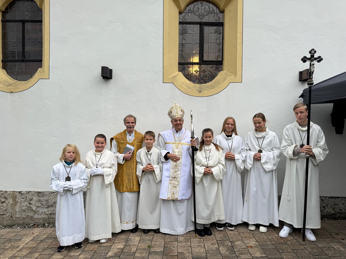 100 Jahre St. Georg Oberngrub.  Sie wurde in Eigenleistung durch die Einwohner errichtet. Sie wird  gehegt und gepflegt. Sie ist der geistige Mittelpunkt des Ortes. Wir haben im Festgottesdienst dankbar Rückblick gehalten und hoffnungsvoll die Zukunft in den Blick genommen.