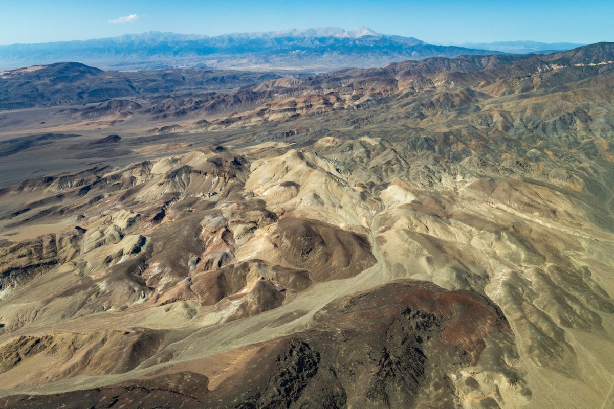 lighthawk_org's tweet image. A view from above can turn awareness into action.

In August, LightHawk flew over Nevada to document both the threats to wild landscapes and the beauty worth protecting.

Imagery from the flight will help make the case for lasting protection. 🛩️
#LightHawk #PublicLands #Nevada