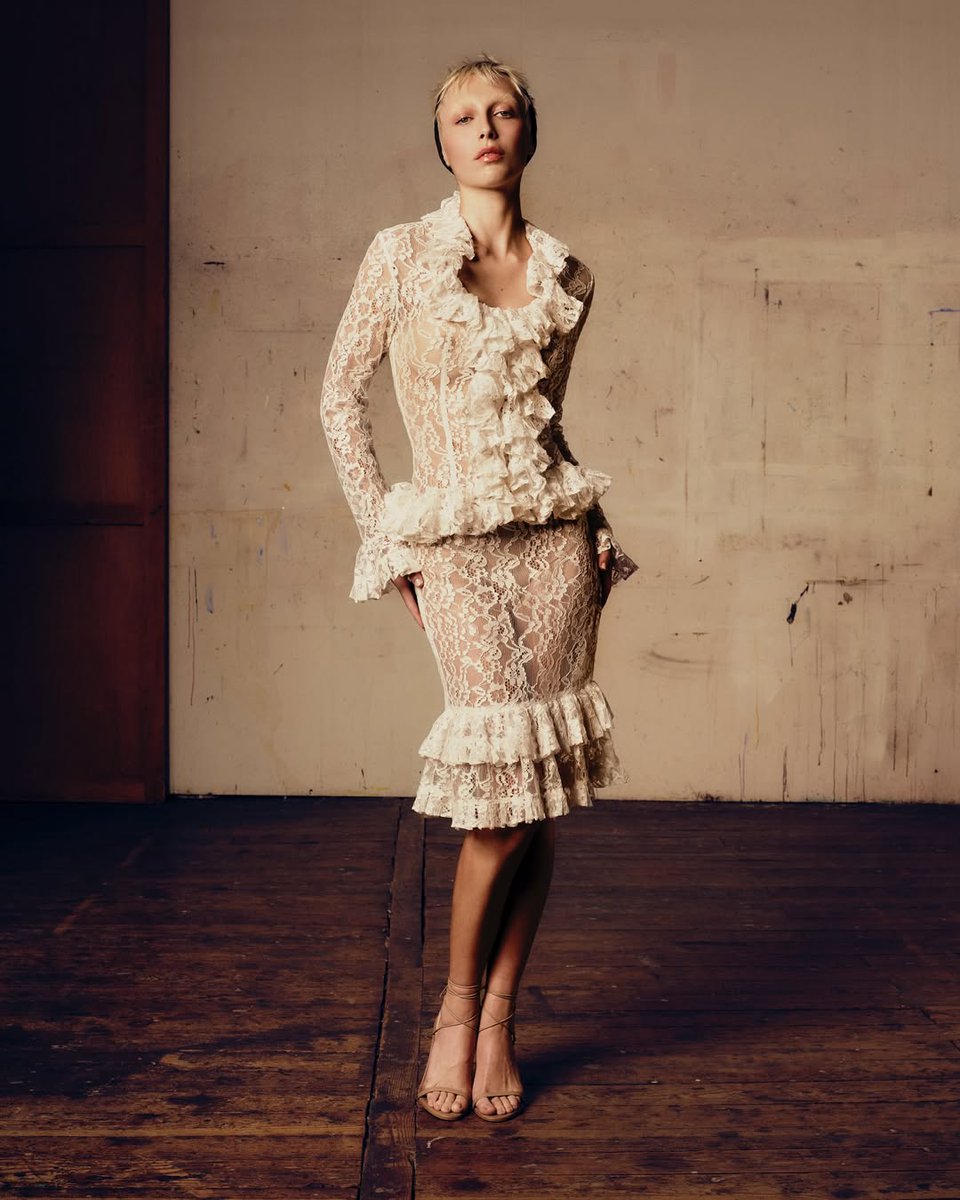 izzah_vl's tweet image. emma chamberlain for ludovic de saint sernin ss'26 titled 'the reverie'.