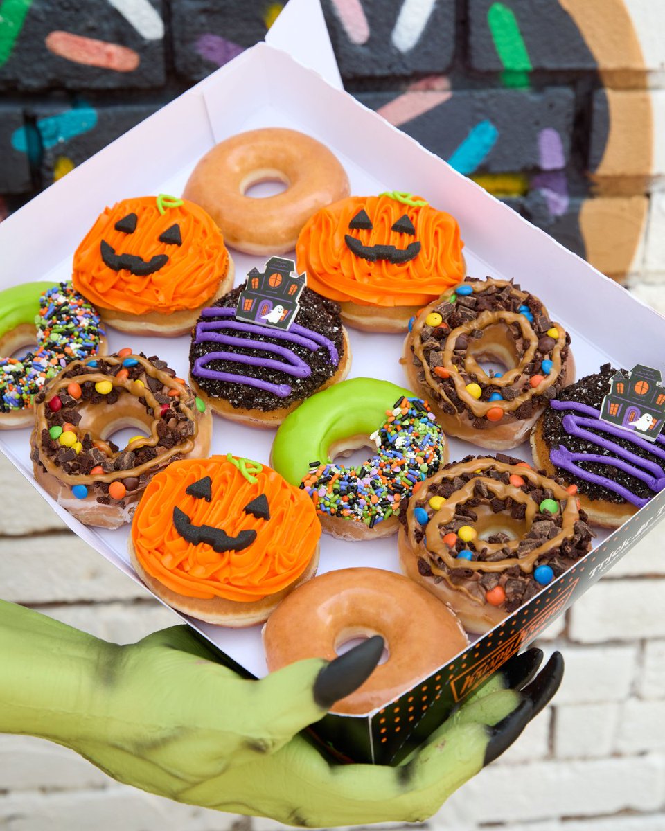 witch, please... i'll take a dozen!
🎃 Jack-o-Lantern
🍬The Candy Bag
💚Spooky Sprinkle
🌙 Cookies &amp; Skreme House
which one are you excited to try?