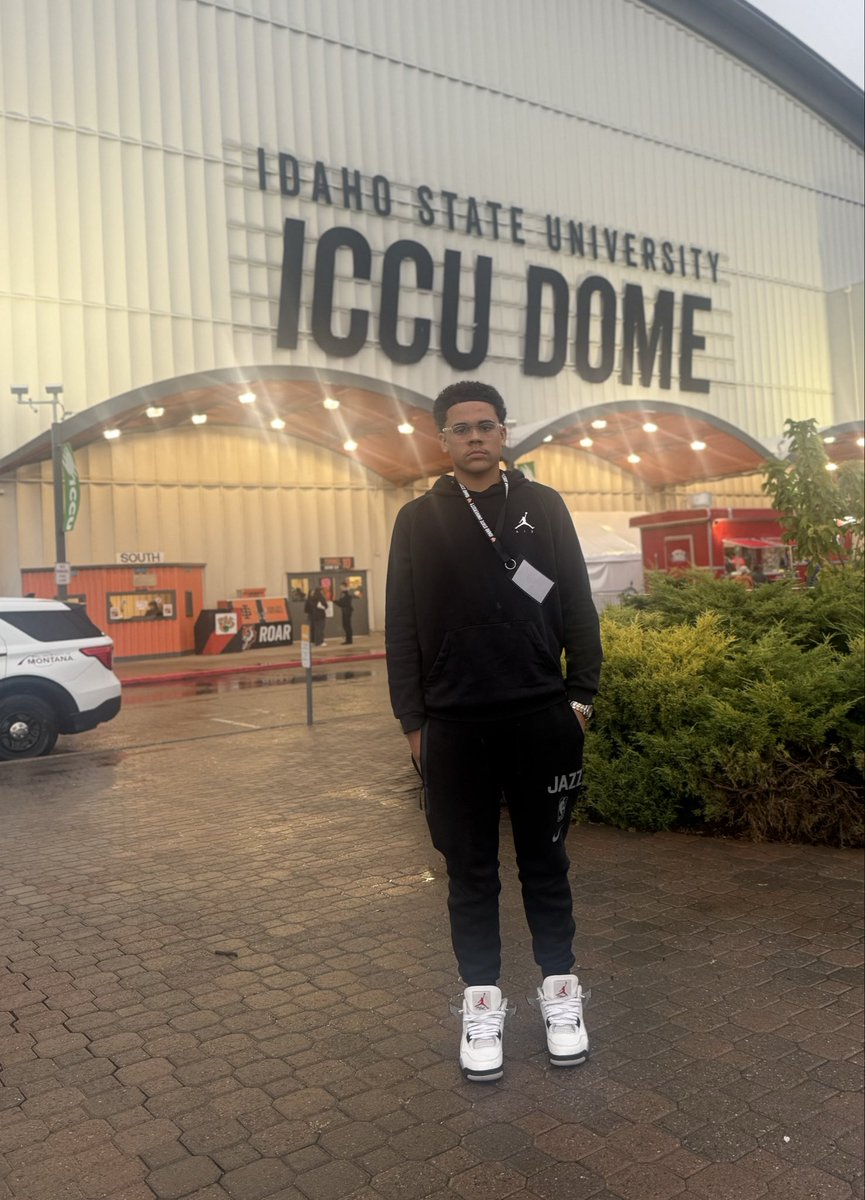 itz_Kh10's tweet image. Thank you @BengalGridiron and @Coach_Sully_  for the gameday visit! Go bengals!

@HC_Rozy 
@ian_tapueluelu 
@PrepRedzoneUT 
@Andy_Pham1 
@LawrenceSanft 
@BenMoa4 
@BengalGridiron 
@kalvinryan_eku 
@AMarkham_UN 
@CheddarMoose 
@Shaneaj45
