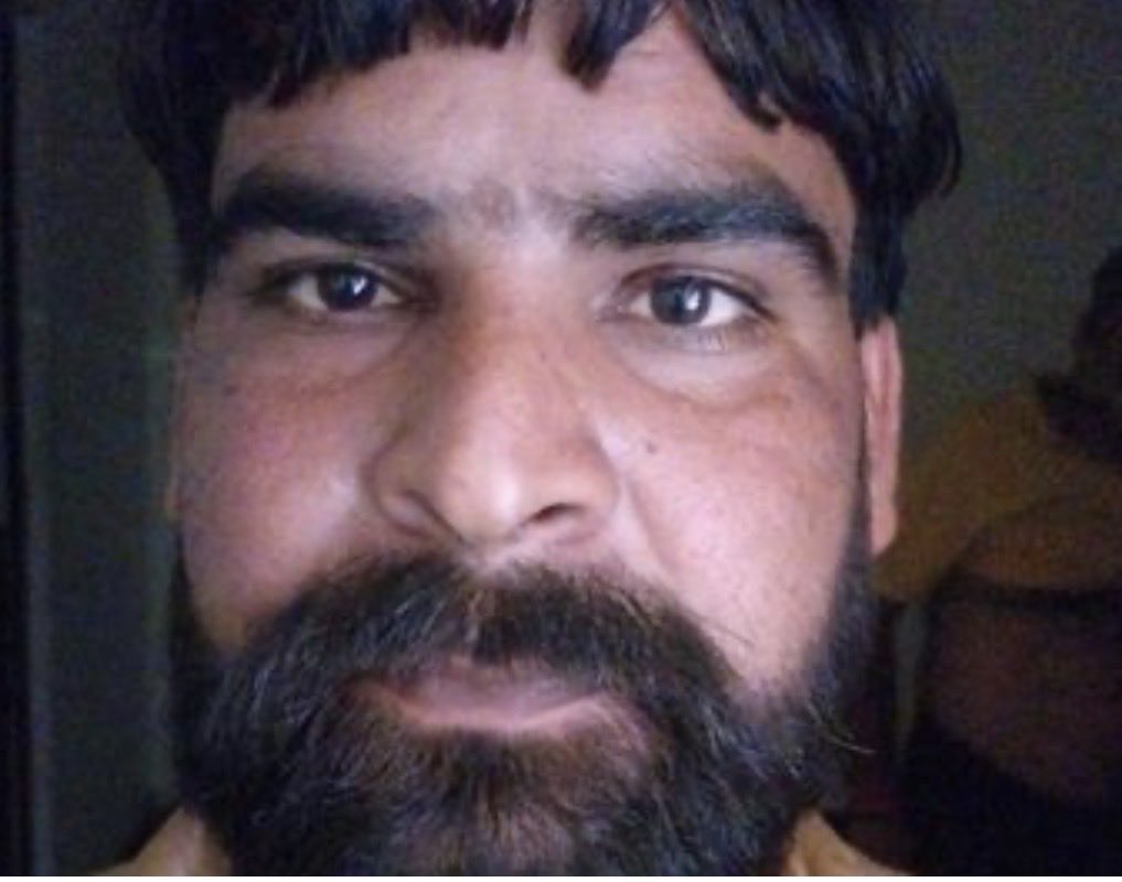ANewsofIndia's tweet photo. Gangster Naresh Pandit alias Pankaj shot dead in Firozabad encounter @Uppolice - https://t.co/yOBQHQ9wRE https://t.co/H5fuOkSMW7