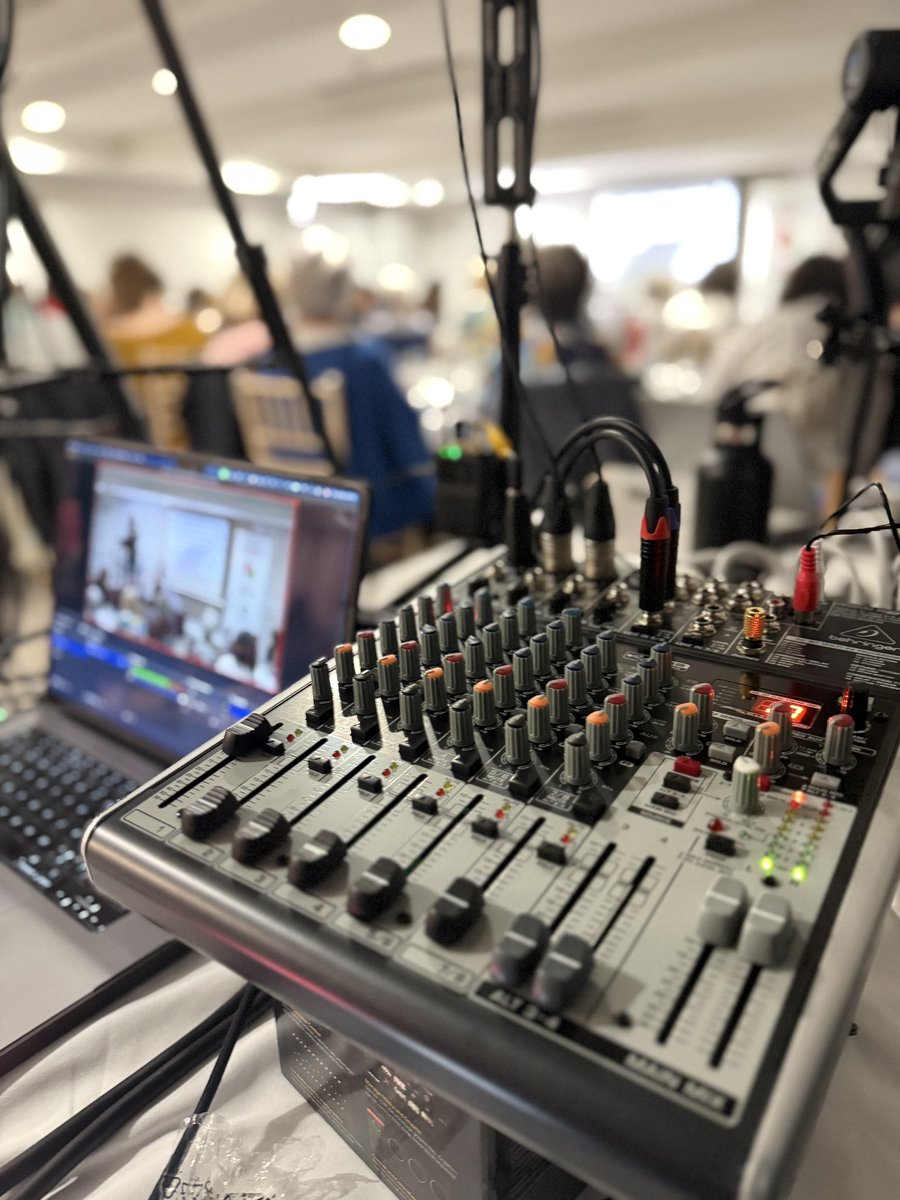 A few shots from this week 🎥

Drone duty at the Cardiff half marathon for S4C 👟

An ITV shoot on… pig walking 🐷

Live streaming a conference 🗣️

A corporate aerospace shoot ✈️

A shoot in Machynlleth for an upcoming arts TV series 🎶

Corporate promos in the edit 🎬