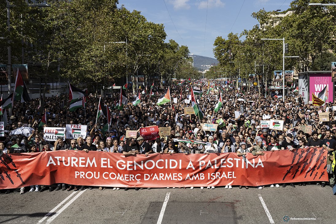 Fotomovimiento's tweet image. 4 d’octubre de 2025

Multitudinària manifestació a #Barcelona contra el genocidi del poble palestí i per la fi del comerç d’armes i relacions amb Israel.

📸 Reportatge sencer a
fotomovimiento.org/manifestacio-m…

Fotos de Tono Carbajo

#Palestina #Gaza #StopArmesAmbIsrael #Fotoperiodisme