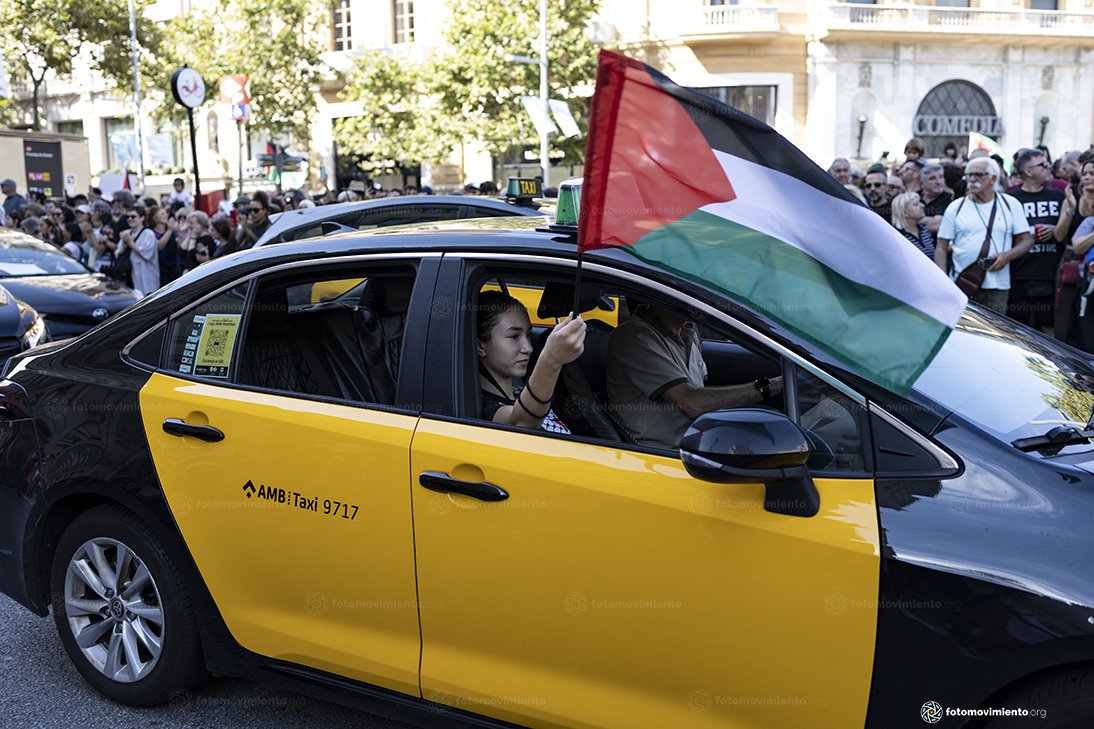 Fotomovimiento's tweet image. 4 d’octubre de 2025

Multitudinària manifestació a #Barcelona contra el genocidi del poble palestí i per la fi del comerç d’armes i relacions amb Israel.

📸 Reportatge sencer a
fotomovimiento.org/manifestacio-m…

Fotos de Tono Carbajo

#Palestina #Gaza #StopArmesAmbIsrael #Fotoperiodisme