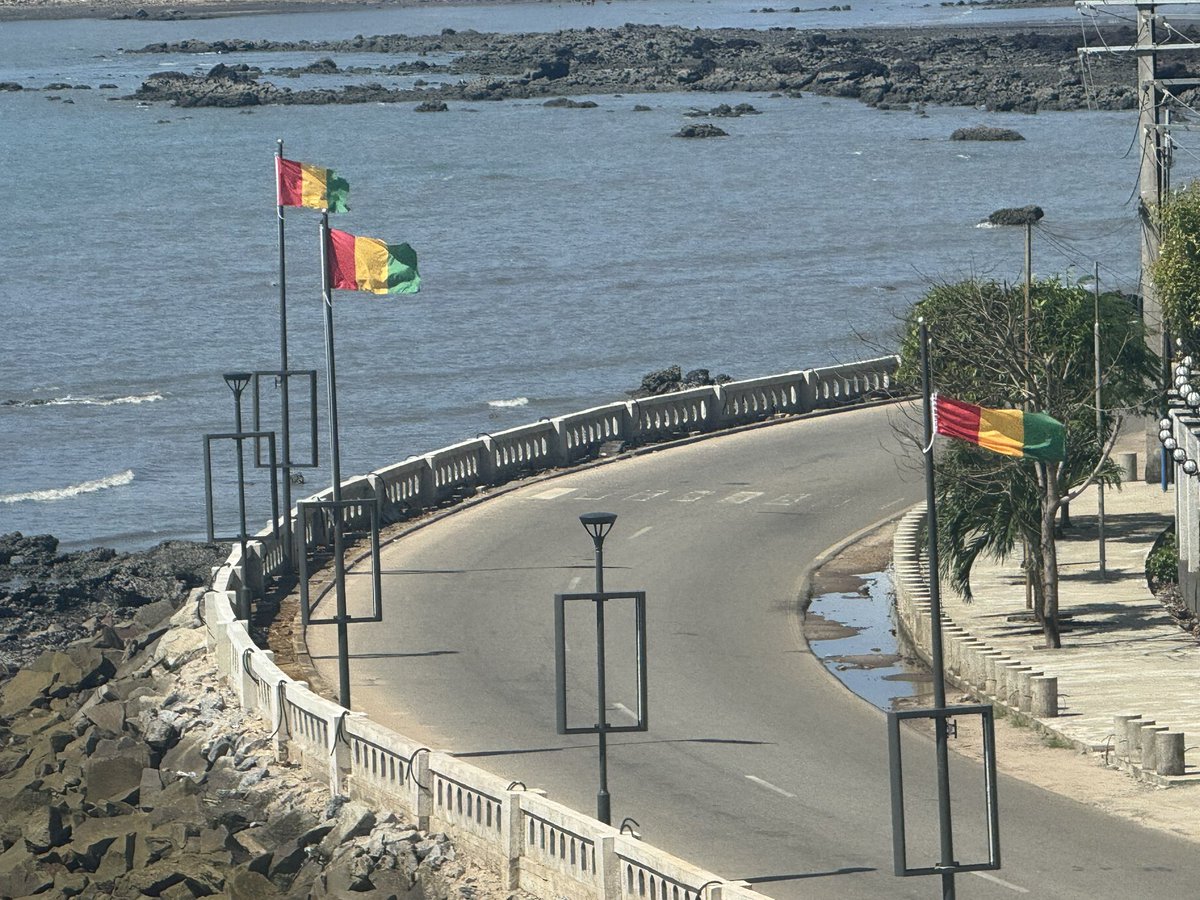Merci CONAKRY 
Merci <a href="/SoulBangs/">SOUL BANG’S</a>  pour l’énergie et ce concert LIVE parfait 
« VICTOIRE » restera marqué dans l’histoire de musique urbaine Africaine. 

NB : bientôt le tour d’Abidjan

Abonne-toi à ma chaîne whatsapp 👇
whatsapp.com/channel/0029Vb…