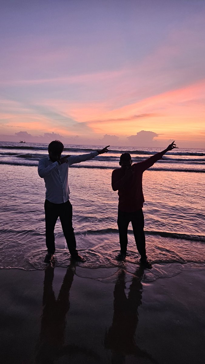 Arunkumxr's tweet image. Having fun in goa ⛱️😍✌️🦄
.
.
#beachmasti #goadiaries #funwithfriends #goafun