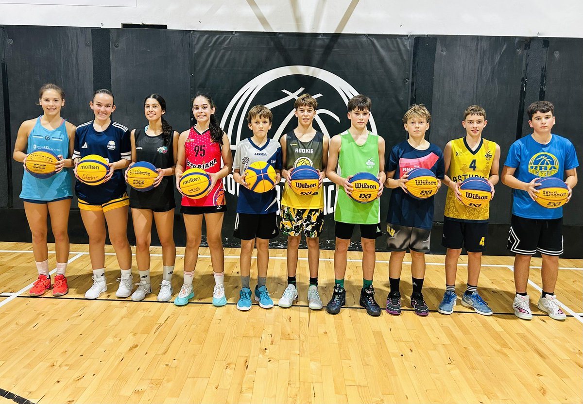 Primer día de la 𝗔𝗖𝗔𝗗𝗘𝗠𝗜𝗔  3️⃣❌3️⃣

👉 Únete a la academia 3x3  <a href="/RBA_Basket/">RBA Basket Academy</a> 
🏀 Oportunidad de desarrollar cualidades y habilidades específicas de 3x3.
⛹️‍♀️ Jugadores y jugadoras.
🕒 Horarios domingos de tarde.
📰 Info e inscripciones 684 601 995