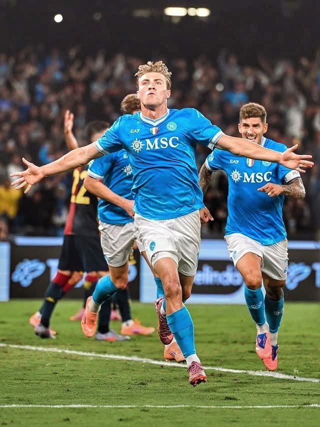 Pirox15's tweet image. Una statua per occhi di ghiaccio👱🏻‍♂️

💙⚽️ 

#NapoliGenoa #ForzaNapoliSempre