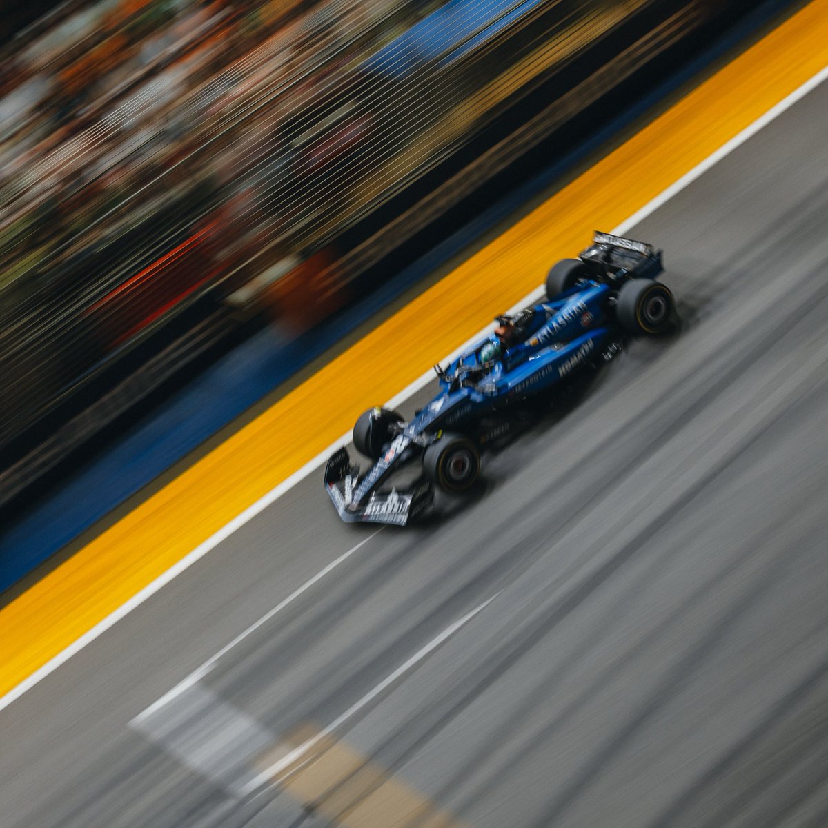 alex_albon's tweet image. Not the result or weekend I wanted for a home race but thank you for all the love and support!  🇸🇬✌️
