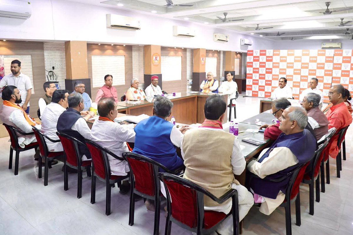 भाजपा प्रदेश कार्यालय में आज पुनः प्रदेश चुनाव समिति की बैठक चुनाव प्रभारी केंद्रीय मंत्री धर्मेंद्र प्रधान, सह चुनाव प्रभारी केंद्रीय मंत्री सी आर पाटिल, प्रदेश प्रभारी विनोद तावड़े जी की उपस्थिति में भाग लेकर चुनावी रणनीति के साथ भावी उम्मीदवारों पर चर्चा में शामिल रहा।