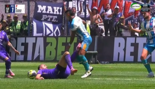 ¡ FERRARI EXPULSÓ A BARCOS !