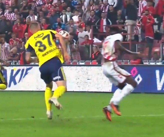 😱Hakeme göre penaltı,#Var’a  göre değil 😂 

#SAMvFB
