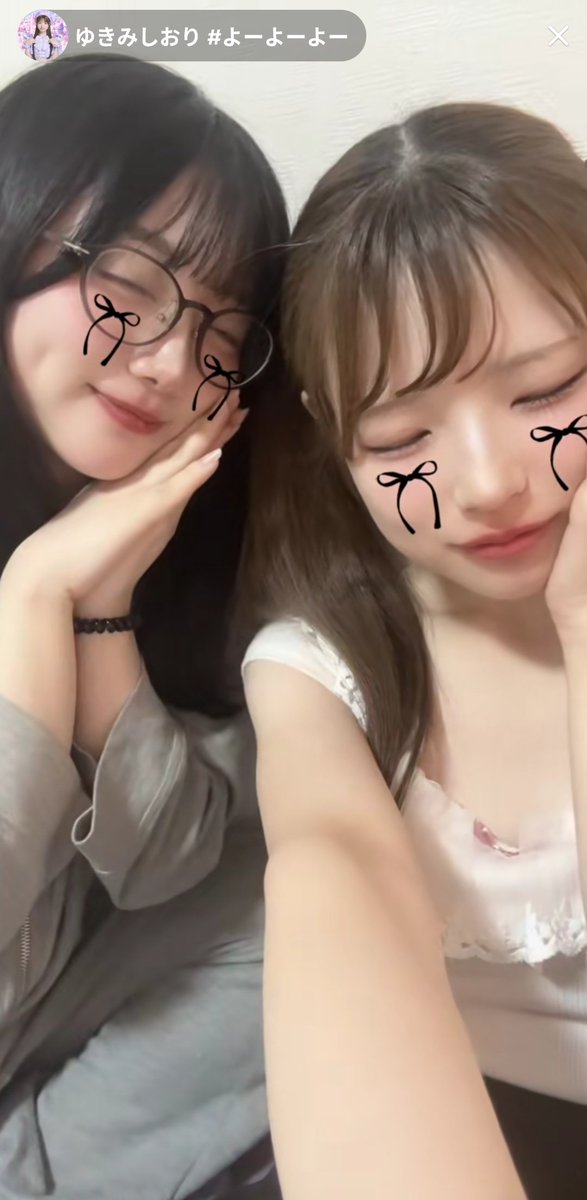 寝ようと思たら  #ゆきみしおり さん配信してた。
 #高嶺いざな さんと一緒だった。
そして、 久喜なほ さんコメ欄登場。
みんな夜更かしさん。眠そう。
( *˘꒳˘*)ｽﾔｧ…
