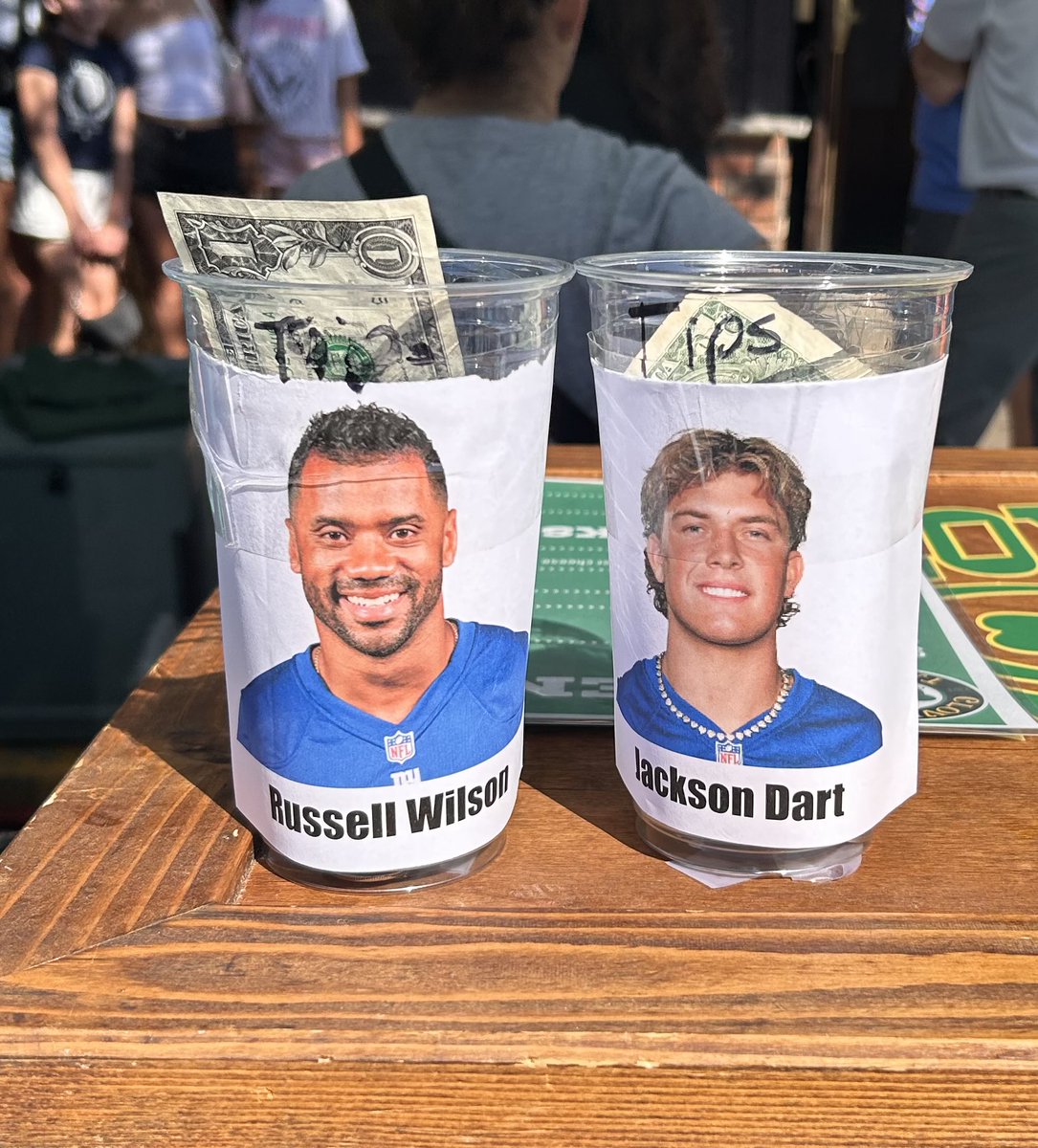 dartboarddd's tweet photo. I love donating all my money to the right #MAGA https://t.co/DNnvRVdC84
