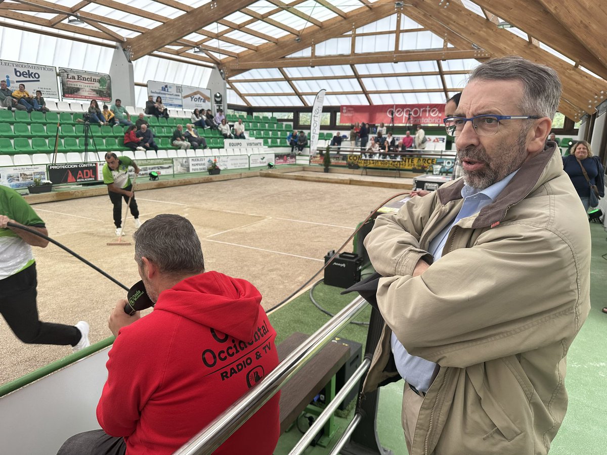 javiernoriegago's tweet photo. Interesante torneo mixto de #BoloPalma al que hoy domingo hemos asistido en #PuenteArce #Cantabria #Deporte
#Tradiciones #DeporteAutóctono #Bolos https://t.co/OQy0yZ6YmO