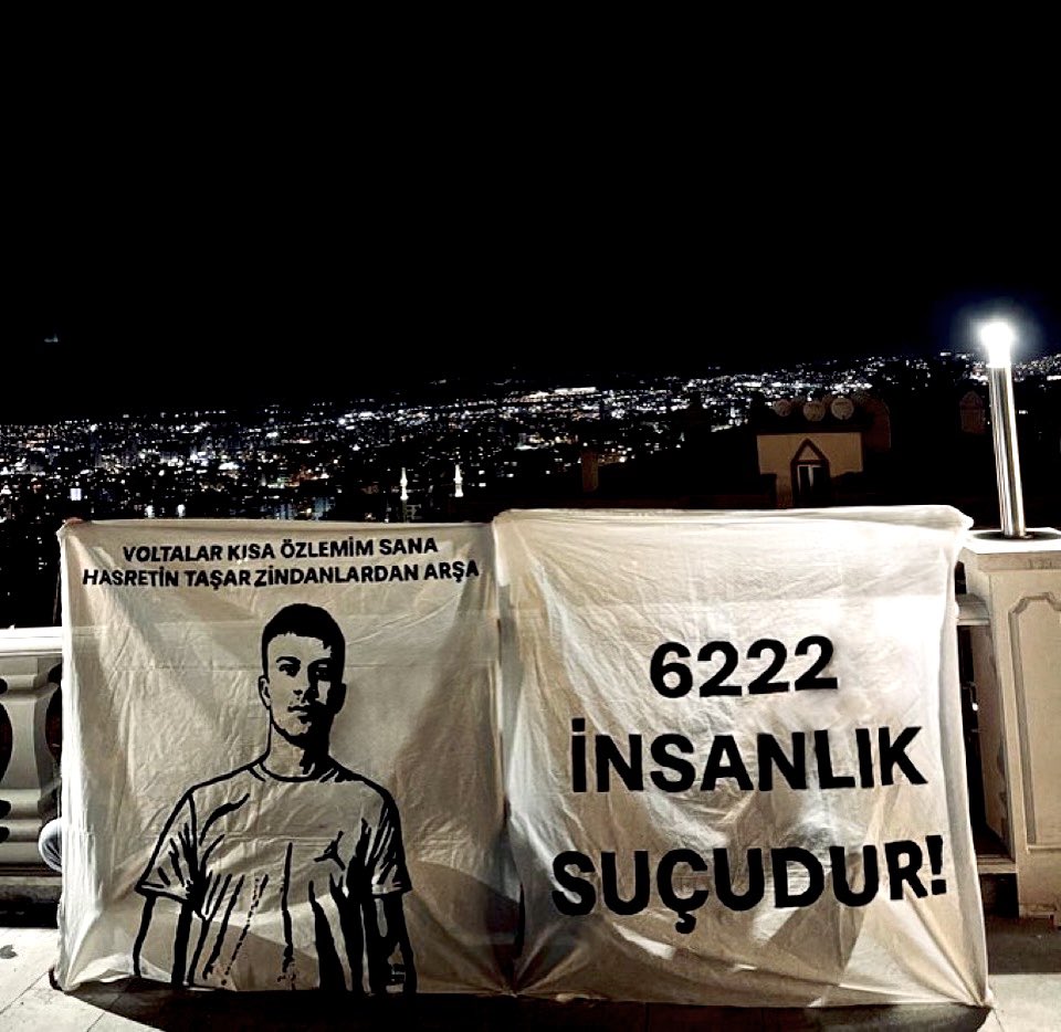 ŞAHİN SELA DALKILIÇ HAKSIZ VE AĞIR BİR YARGILAMA SONUCU 15 GÜNDÜR AİLESİNDEN, SEVDİKLERİNDEN VE ÖZGÜRLÜĞÜNDEN UZAK BİR ŞEKİLDE CEZAEVİNDE TUTULUYOR!

Kardeşimiz için adalet arayışımız, ilk günkü kararlılığımızla devam ediyor.
Haksız bir şekilde geçirdiği her dakikayı azaltmak