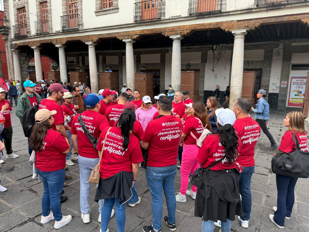 ConocerMx's tweet photo. Celebramos junto al pueblo de México el primer año de gobierno de nuestra presidenta @Claudiashein. 🇲🇽✨
Desde el #ConocerMx reafirmamos nuestro compromiso con la transformación educativa y la certificación del talento que impulsa al país.
#MuchaPresidenta
#Zocalo https://t.co/qHL55G1qBQ