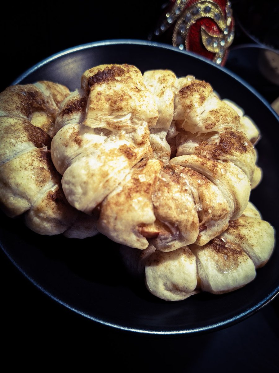 It's raining. I want a snack. So I baked. Apple rings with cinnamon. It takes literally no time to make and it's super tasty 👌

A very fall appropriate snack

#æbler #apples #appleandcinnamon #cinnamon #cinemon #kanel
