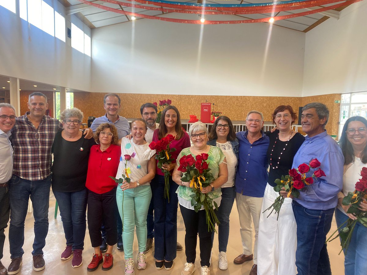 🌹 1a Festa de la Rosa de les Terres de l'Ebre a <a href="/Benifallet/">Benifallet</a> amb <a href="/eniubo/">Esther Niubó</a>, <a href="/FerranPedret/">Ferran Pedret Santos</a>, <a href="/castorgonell/">Joan Castor Gonell</a>, <a href="/maneldelavega/">Manel de la Vega</a>,
<a href="/antonieta_gp/">Antonieta Garcia</a> i molts altres.

♥️ Molt bon ambient de germanor i amb molt d'agraïment als organitzadors/es per l'esforç.