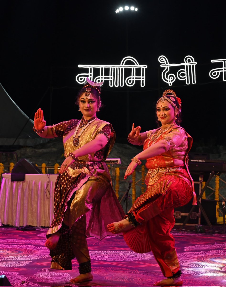 MPRakeshSingh's tweet image. संस्कारधानी जबलपुर स्थित भेड़ाघाट पर आज माँ नर्मदा जी की पूजा-अर्चना के साथ दो दिवसीय &apos;नर्मदा महोत्सव&apos; का शुभारंभ संपन्न हुआ। इस शुभारंभ समारोह में मध्यप्रदेश के स्कूल शिक्षा मंत्री श्री @udaypratapmp जी मुख्य अतिथि के रूप में उपस्थित रहे। 

शरद पूर्णिमा के पुनीत अवसर पर विगत 21…