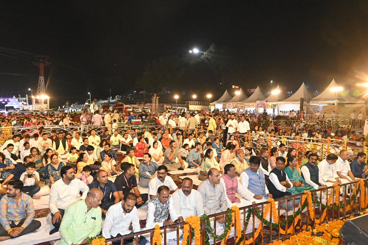 MPRakeshSingh's tweet image. संस्कारधानी जबलपुर स्थित भेड़ाघाट पर आज माँ नर्मदा जी की पूजा-अर्चना के साथ दो दिवसीय &apos;नर्मदा महोत्सव&apos; का शुभारंभ संपन्न हुआ। इस शुभारंभ समारोह में मध्यप्रदेश के स्कूल शिक्षा मंत्री श्री @udaypratapmp जी मुख्य अतिथि के रूप में उपस्थित रहे। 

शरद पूर्णिमा के पुनीत अवसर पर विगत 21…