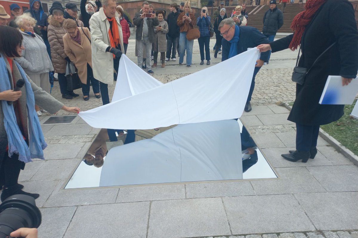 Na kanwie słynnego lustra z Kielc za 87 tysięcy złotych przeżyjmy jeszcze raz inne „genialne” wydatki władz Kielc z ostatnich kilku lat.

Zapraszam na nitkę👇