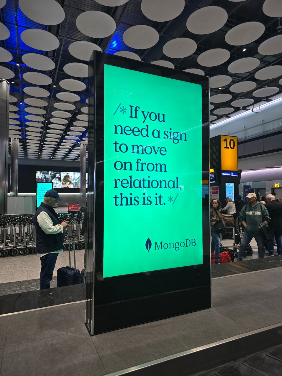 VictoriqueM's tweet image. The airport really advised Mongodb?