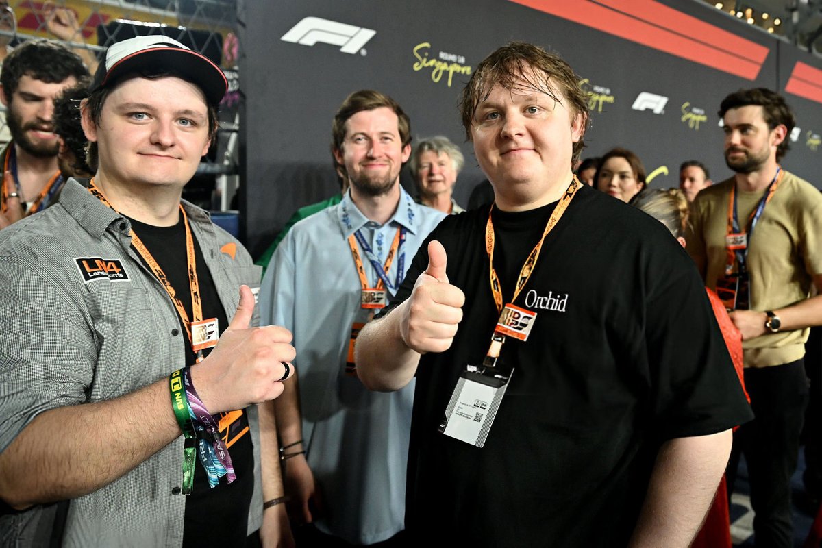 lcbramidia's tweet photo. Lewis Capaldi no grid da F1 Grand Prix em Singapura.

(05 de outubro) https://t.co/jQlctUWalE