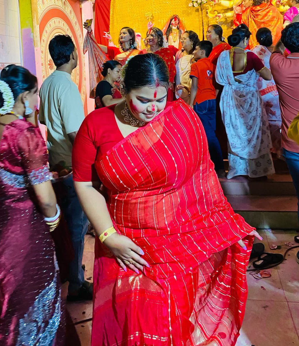 Deshifanst's tweet image. উফফফফ পুরাই একটা জাস্তি গাভী। ত্ন্বী বেশ্যা মাগি এইবার পুজায় রামচোদন খাইসে।