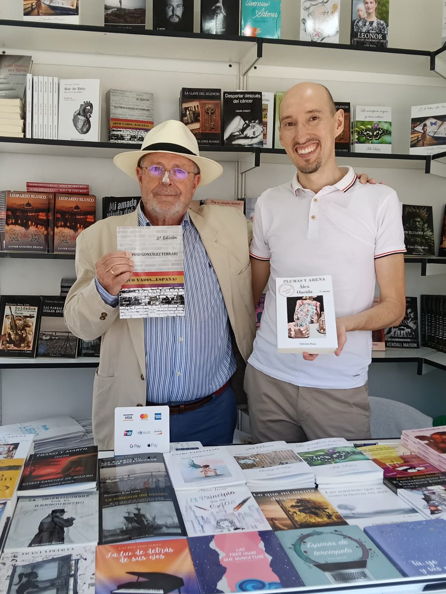 Firma de ejemplares en la feria del libro de Majadahonda. Gracias a mi editor Francisco Rullán por su labor de promoción y a todos los lectores que os interesasteis por mí y por mi obra. #plumasyarena #premioplaneta
