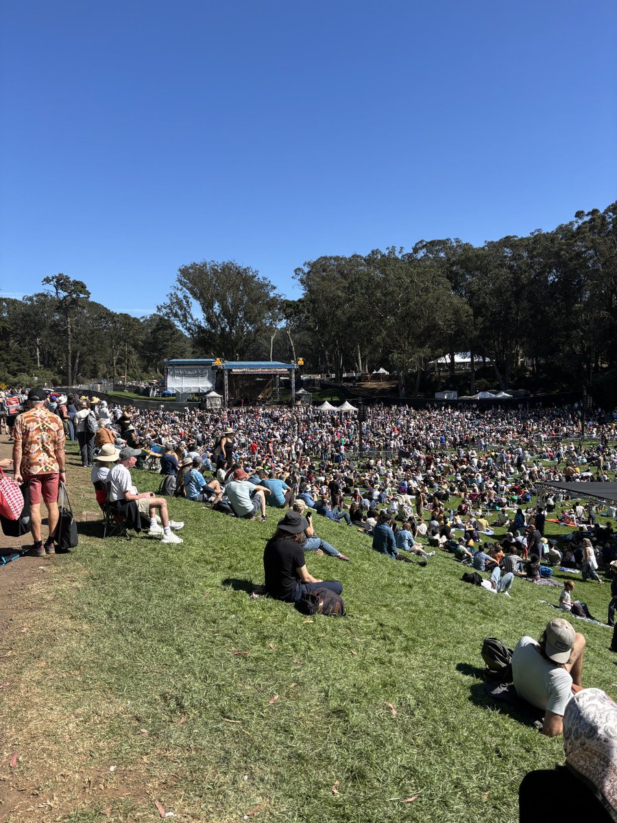 DylanMitic's tweet image. I give you permission to take a 2 hour break from the 9-9-7 to listen to bluegrass for free in Golden Gate Park