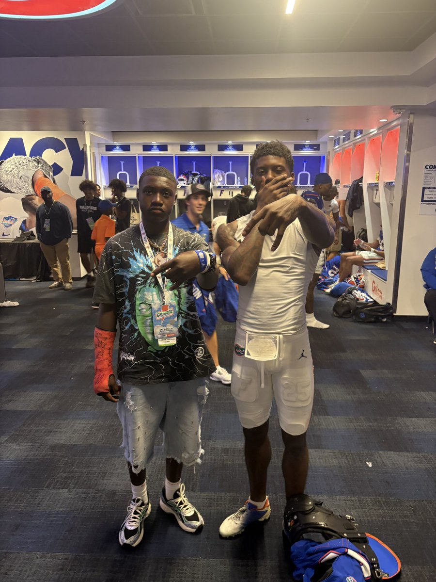 zayrossjr22's tweet photo. Had a amazing day in the swamp 🐊 with my guy @tranardroberts1 @katieturner0087 @marcinko_nick @CoachBillyG @CormaniMcClain2 @VB3_9 @CoachDae1 @onlygators @CoachVB_ESM @CoachDWilson7 https://t.co/dbZrDXMDpl