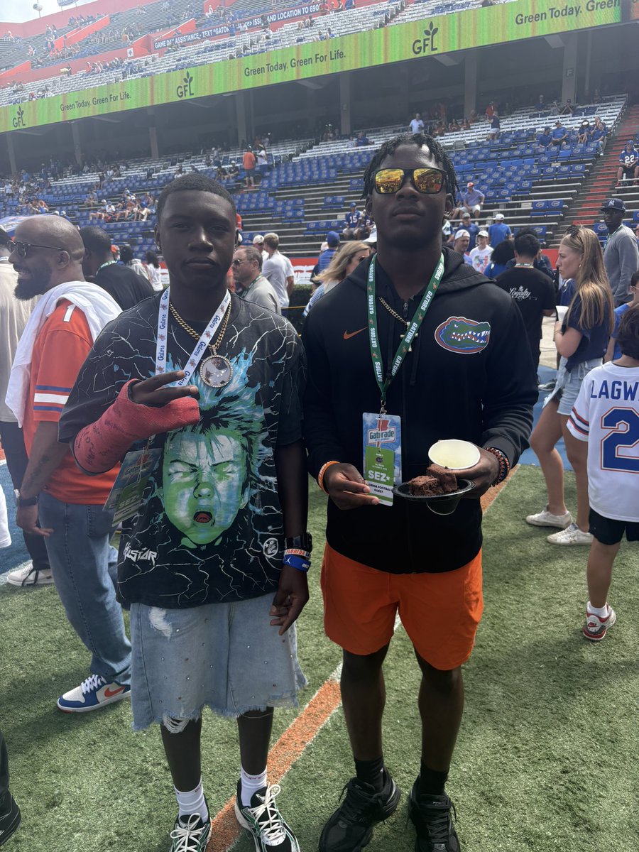 zayrossjr22's tweet photo. Had a amazing day in the swamp 🐊 with my guy @tranardroberts1 @katieturner0087 @marcinko_nick @CoachBillyG @CormaniMcClain2 @VB3_9 @CoachDae1 @onlygators @CoachVB_ESM @CoachDWilson7 https://t.co/dbZrDXMDpl