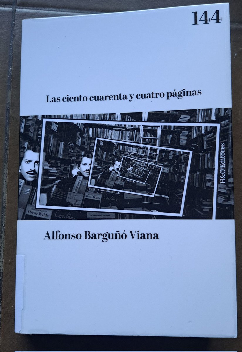 Aspaldi irakurri dudan liburu aske eta eskema apurtzaileena; delirioa ere bada. Liburu bat egiteko atzean dauden elementu, prozesu eta pertsonai guztiei ahotsa ematen die eta, gainera, elkarrekin hartuemanean jartzen ditu.  <a href="/HO_Editorial/">H&O Editorial</a> #alfonsobarguñoviana