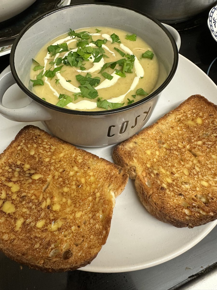 Sometimesredhead tweet media