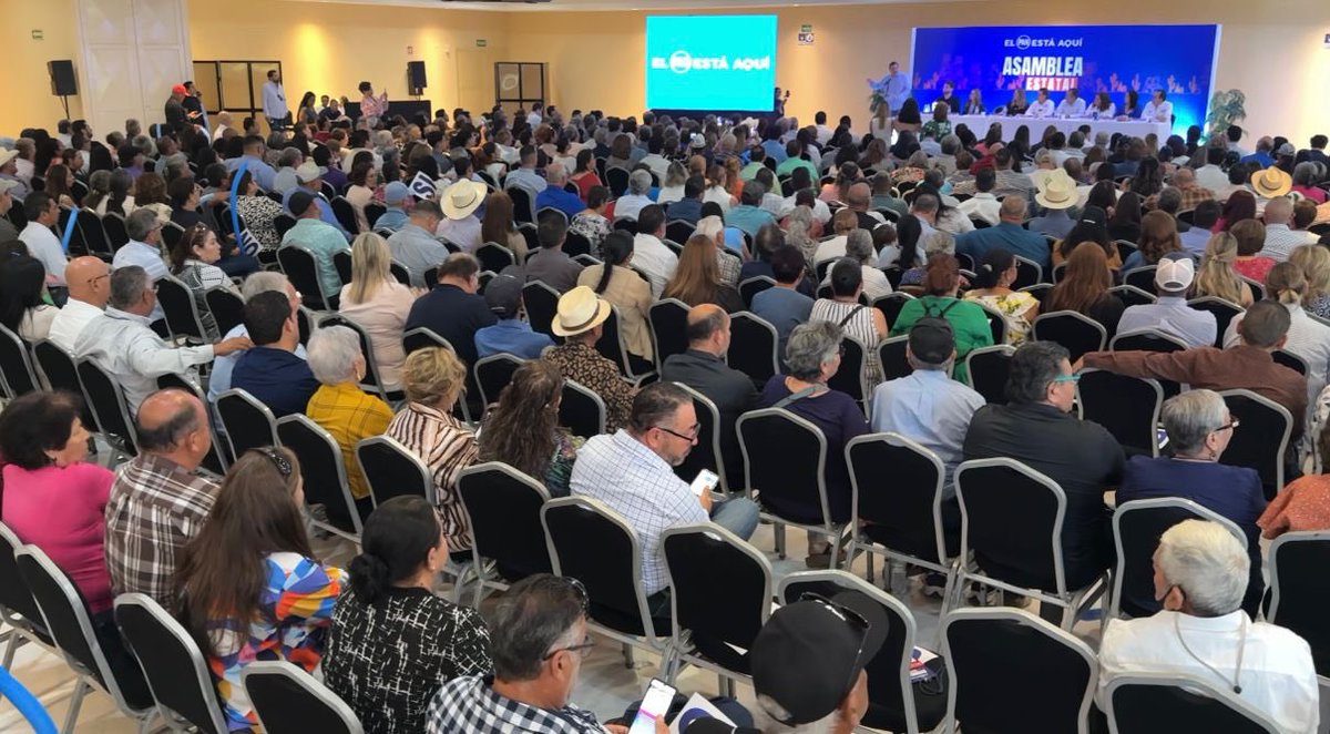 GildardoReal's tweet image. Venimos con el corazón lleno de historia, de lucha y de esperanza.
¡Arrancando nuestra gran Asamblea del @PANporSonora !

Porque ser panista es no rajarse, es creer en México, en la gente buena y en que siempre se puede construir un futuro mejor para nuestras familias.…