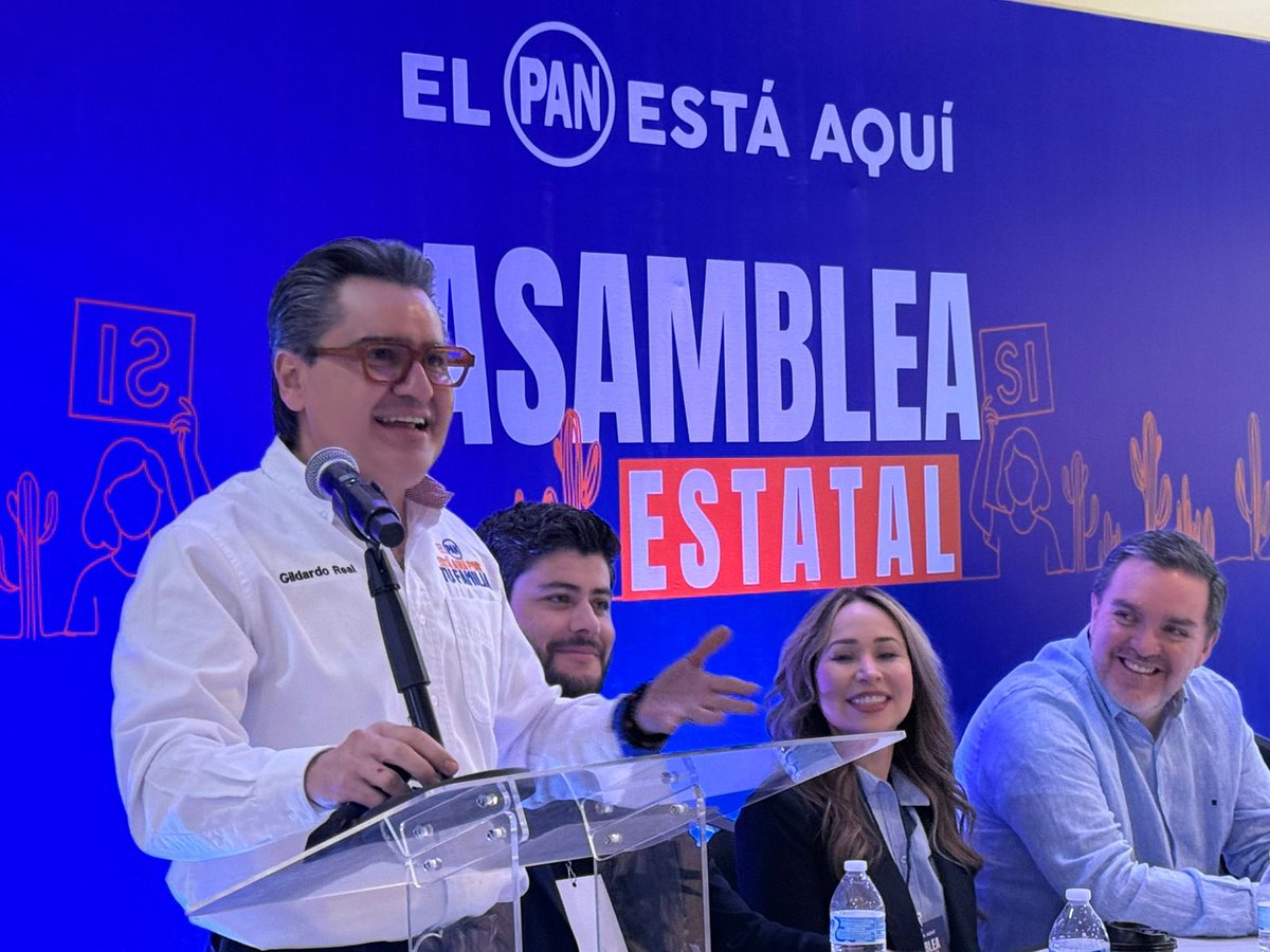 GildardoReal's tweet image. Venimos con el corazón lleno de historia, de lucha y de esperanza.
¡Arrancando nuestra gran Asamblea del @PANporSonora !

Porque ser panista es no rajarse, es creer en México, en la gente buena y en que siempre se puede construir un futuro mejor para nuestras familias.…