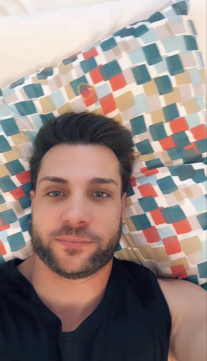 Aaay mi chamaco #NicolaPorcella , vez como se alborota el gallinero con tus lives y tu poniendo estas vistas 😜🫣
Jajajajaja 🫦
