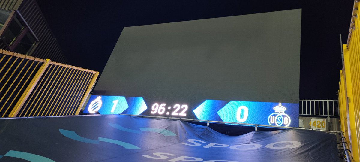 Défaite en terres brugeoises #CLUUSG

Autant Bruges a une équipe magnifique autant leurs supporters, une partie en tout cas, est à vomir

Chaque fois c'est pareil 

Bruges mérite sa victoire, ses supporters non