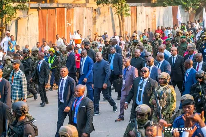 Tatiana Nonge (@t_nonge) on Twitter photo Mbujimayi : Félix Tshisekedi accueilli en liesse
Le Président Tshisekedi est arrivé ce lundi à Mbujimayi, salué par une foule enthousiaste et les autorités locales, pour une visite axée sur le développement du Grand Kasaï.
<a href="/Presidence_RDC/">Présidence RDC 🇨🇩</a> Mbujimayi : Félix Tshisekedi accueilli en liesse
Le Président Tshisekedi est arrivé ce lundi à Mbujimayi, salué par une foule enthousiaste et les autorités locales, pour une visite axée sur le développement du Grand Kasaï.
<a href="/Presidence_RDC/">Présidence RDC 🇨🇩</a>