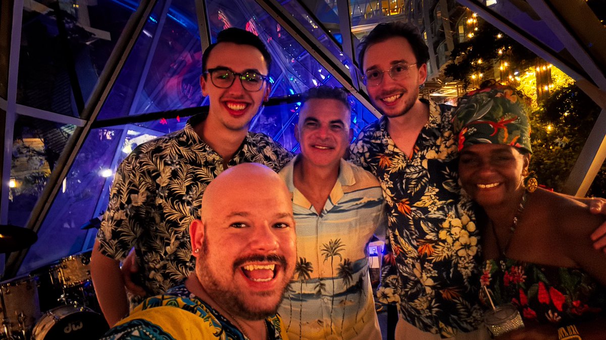 These beautiful musicians on Harmony of the seas! We truly have one of the greatest teams on the seas! #jazzband #musicians #royalcarribean #harmonyoftheseas #schoonerbar