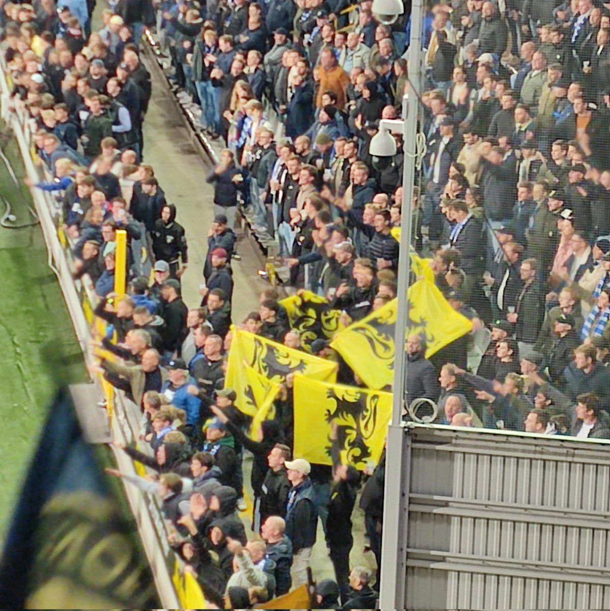 Un véritable FESTIVAL de nationalistes #CLUUSG 

À VOMIR