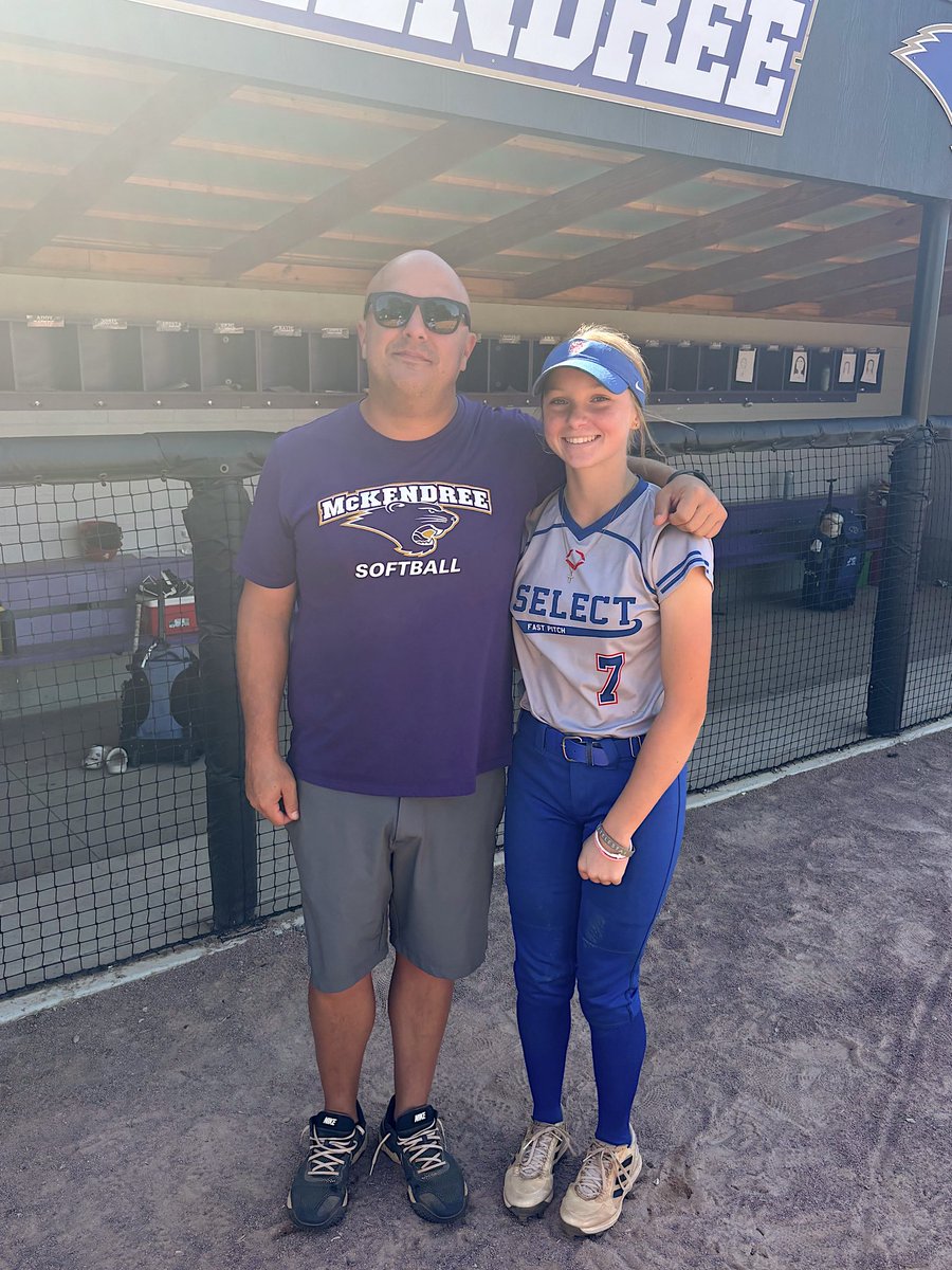 GracieKW2028's tweet image. Thank you @McKendreeSB for hosting a great camp today! I really enjoyed the live scrimmaging during the last half of the camp &amp;amp; the q&amp;amp;a with the current players! Go Bearcats! 🐾

@Coach_Tarter
@ejonesrockchalk
@SelectFP_Backs