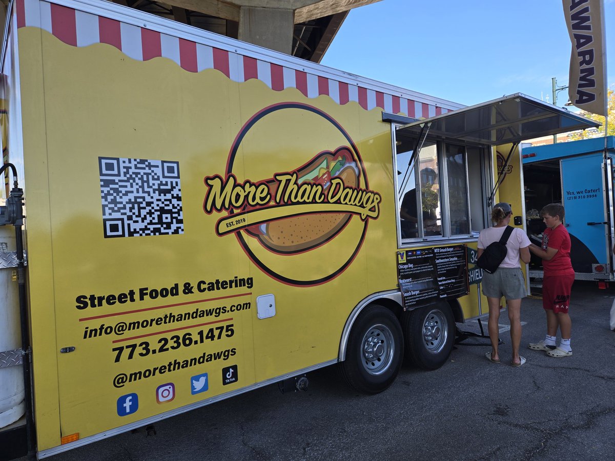 BillyBackup's tweet image. Lemont for Mabel's MKT.  

Lunch for the boys from @Morethandogs
&amp;amp;
 @PollyannaBrewCo on deck. 

This is your tailgate guy, right ?
@fromthe108 
@Douglasm1986 
@HeadBumInCharge 
@ChiSportsBums